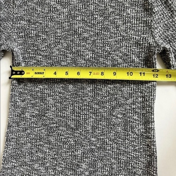 Abercrombie and Fitch Ribbed Mock Neck Long Sleeve - Picture 5 of 6